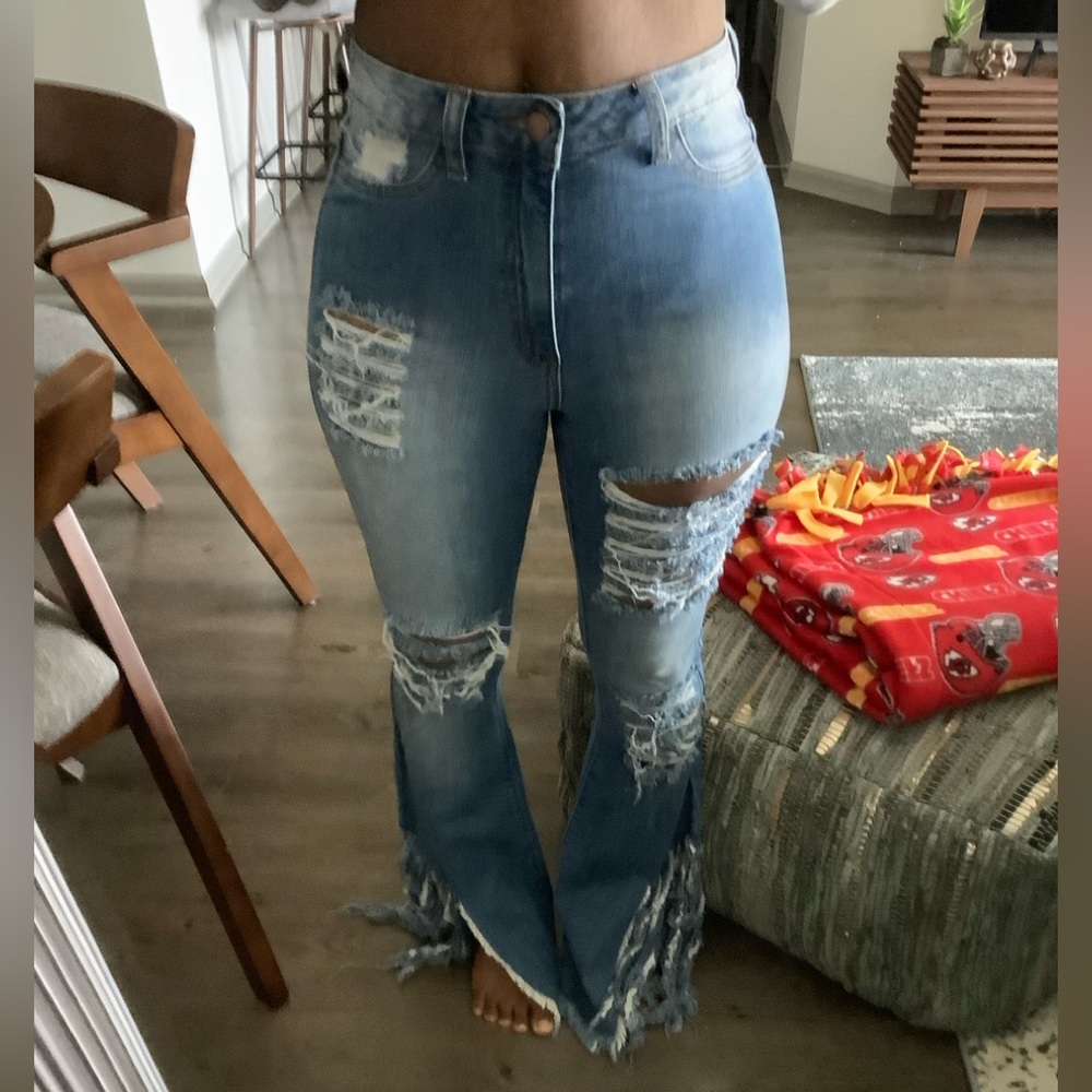 💣 Fashion Nova Bootcut Shredded Jeans 💣